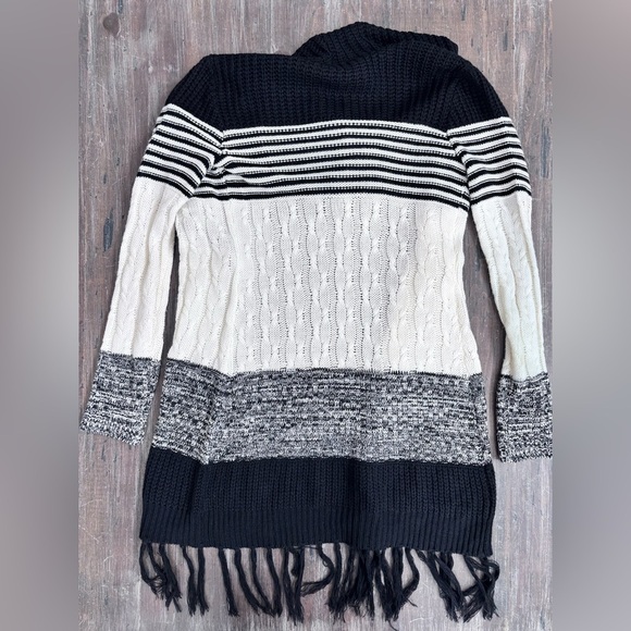 Almost Famous Black and White Open Front Mixed Design Cardigan - Picture 9 of 9